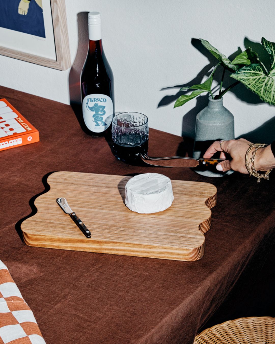 Squiggle Serving Board — Victorian Ash